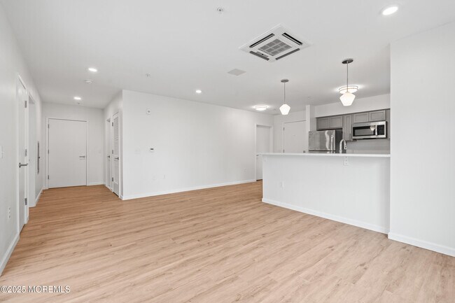 Building Photo - 165 Pavilion Ave