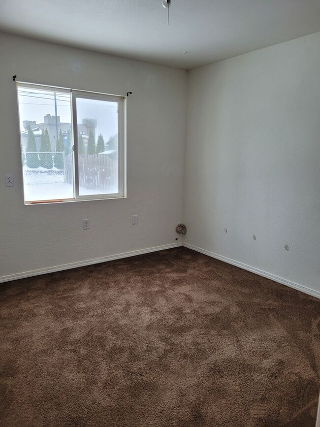 Building Photo - 1/2 OFF JUNE RENT - House in Ephrata