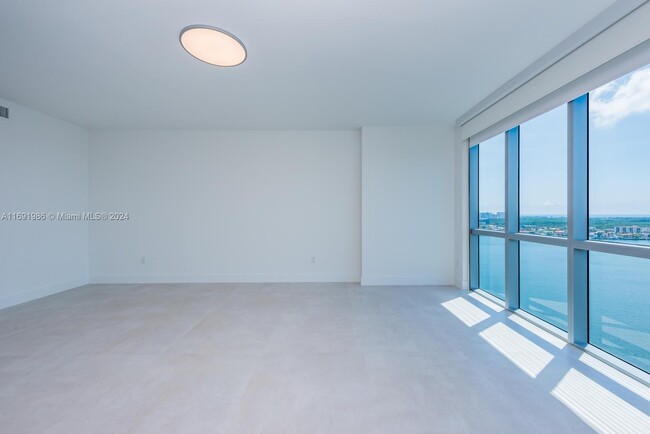 Building Photo - 17111 Biscayne Blvd