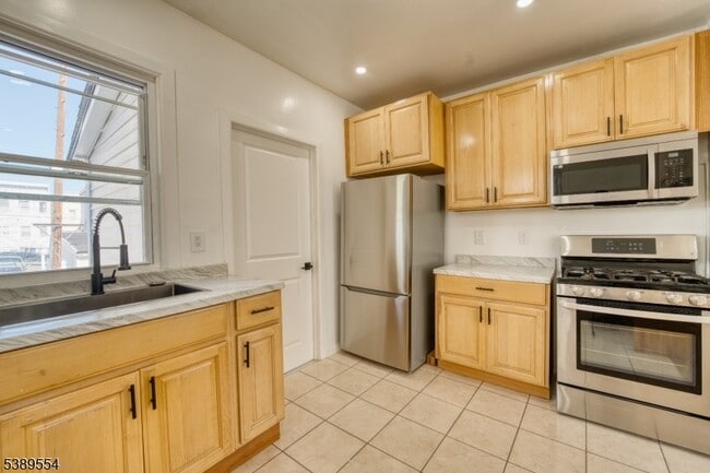 Building Photo - 55 Tappan St