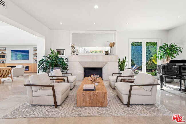 Building Photo - 10424 Valley Spring Ln