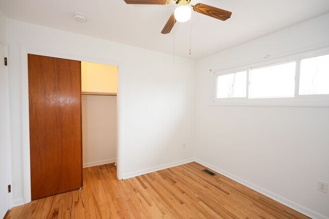 Building Photo - 2305 River Rd