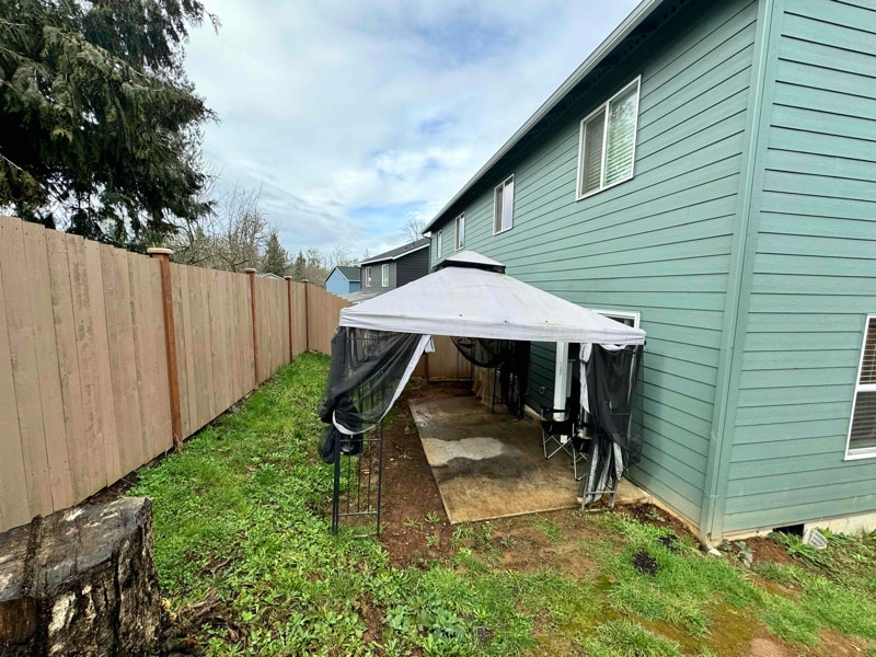 Building Photo - 302 Oak St