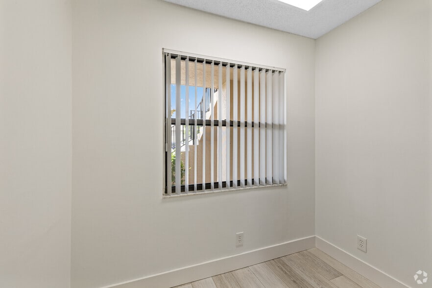 2BR,2BA - 1196 SF - Cypress Park