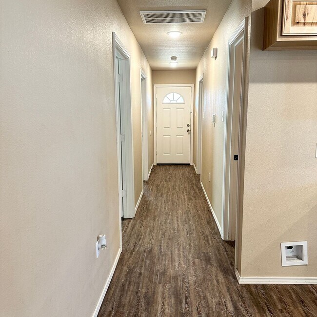 Building Photo - $99 Move In Special With 13 Month Lease!