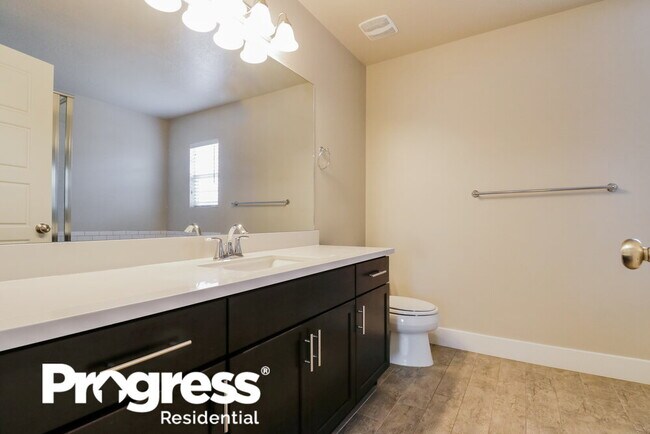 Building Photo - 574 S 2250 W