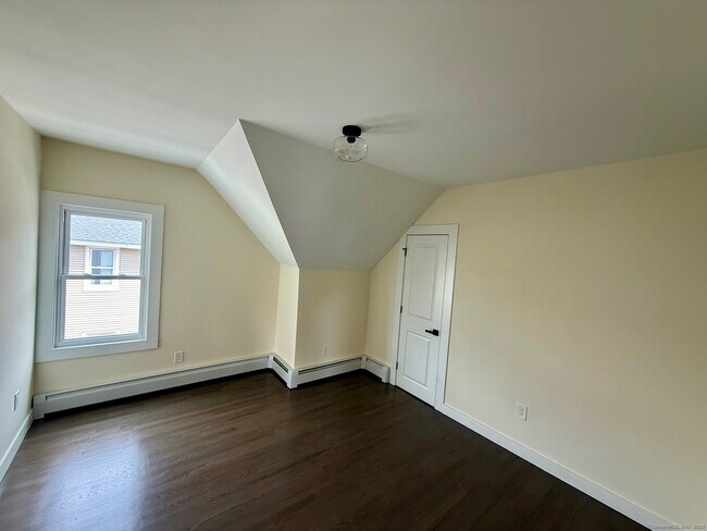 Building Photo - 449 Stanley St