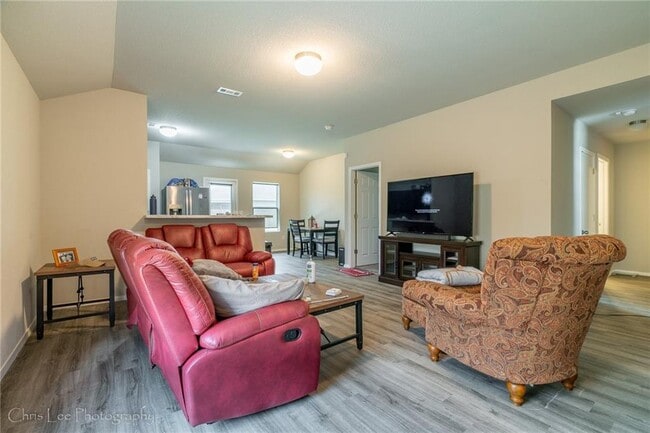 Building Photo - 4703 W Hoover Loop