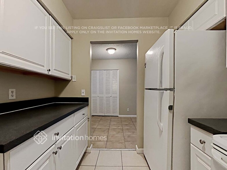 Building Photo - 512 E Hilda Dr