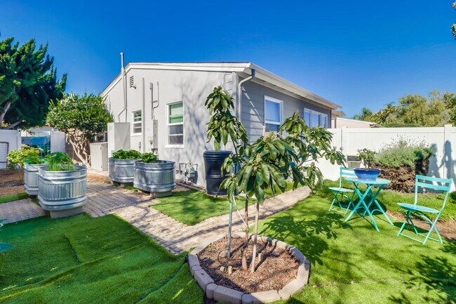 Building Photo - ***VACATION HOME AVAILABLE FROM MAY 15TH- OCTOBER 31ST*** MONTH TO MONTH