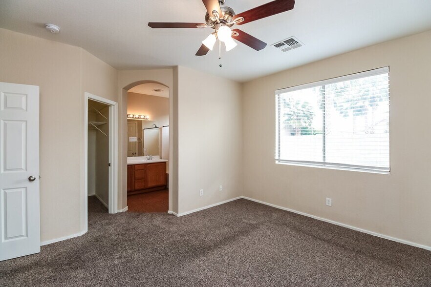 Building Photo - 6639 S 17th Ave