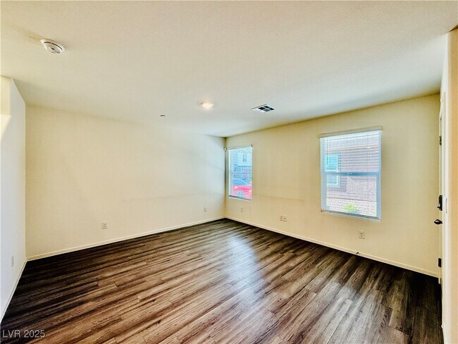 Building Photo - 2562 Blue Passion Ave