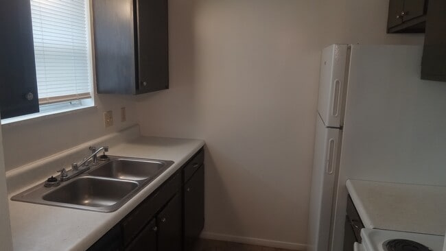 Building Photo - 8045 Pippin Rd