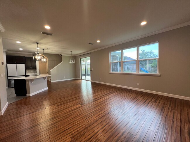 Building Photo - BEAUTIFUL 3-bedroom, 3-bathroom home in Gr...