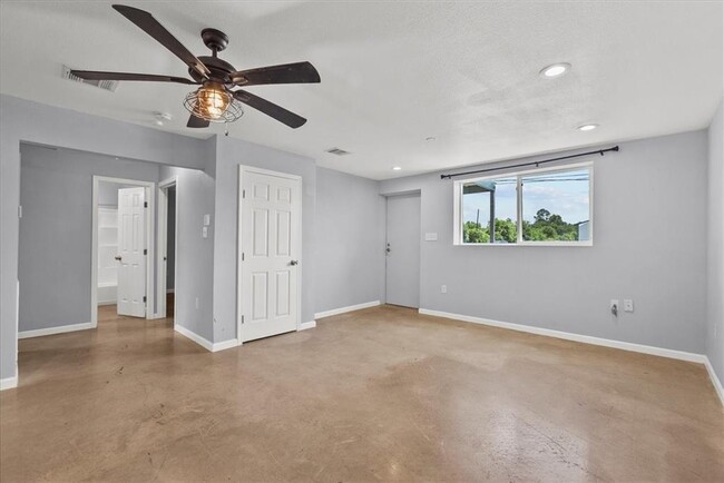 Building Photo - 6602 Prino Rd