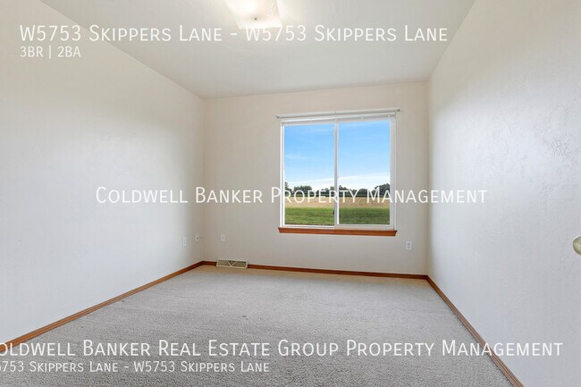 Building Photo - W5753 Skippers Ln