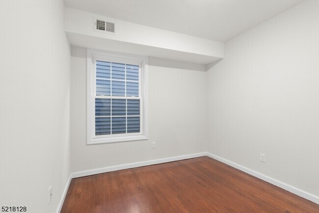 Building Photo - 173 Oakwood Pl