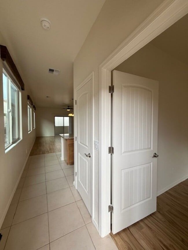 Building Photo - Price Reduced!! 3 bed 2 Bath in The Villas on Elm Contact Property Pros Property Management