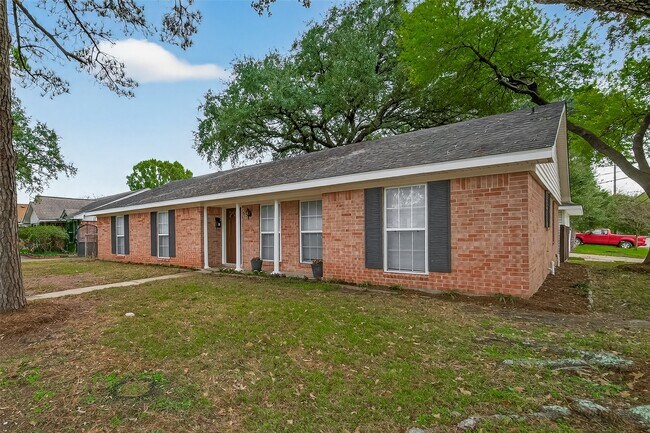 Building Photo - 5615 Beechnut St