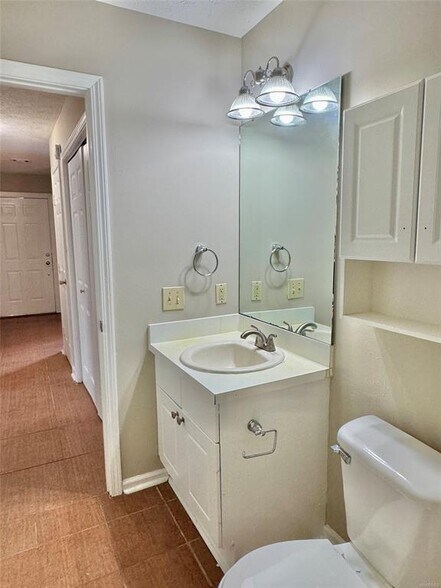 Building Photo - 5931 Brewbaker Blvd