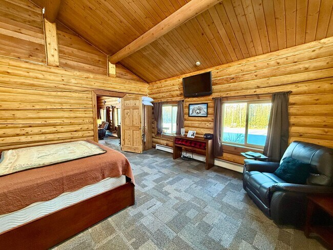 Building Photo - EXECUTIVE SUMMER RENTAL