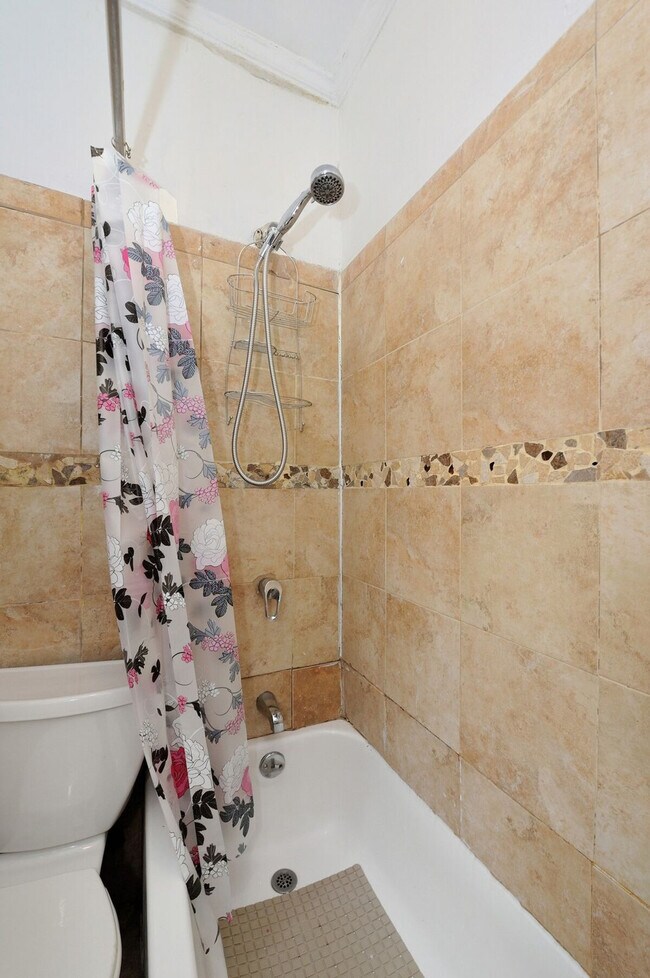 Building Photo - 400 W 41st St