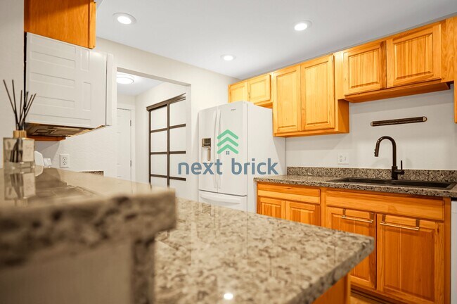 Building Photo - Charming 2 Bedroom 1 Bathroom Condo!