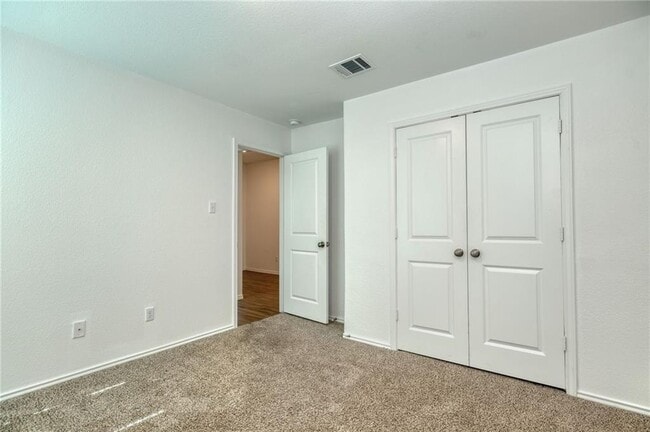 Building Photo - 1007 Wolseley Cv
