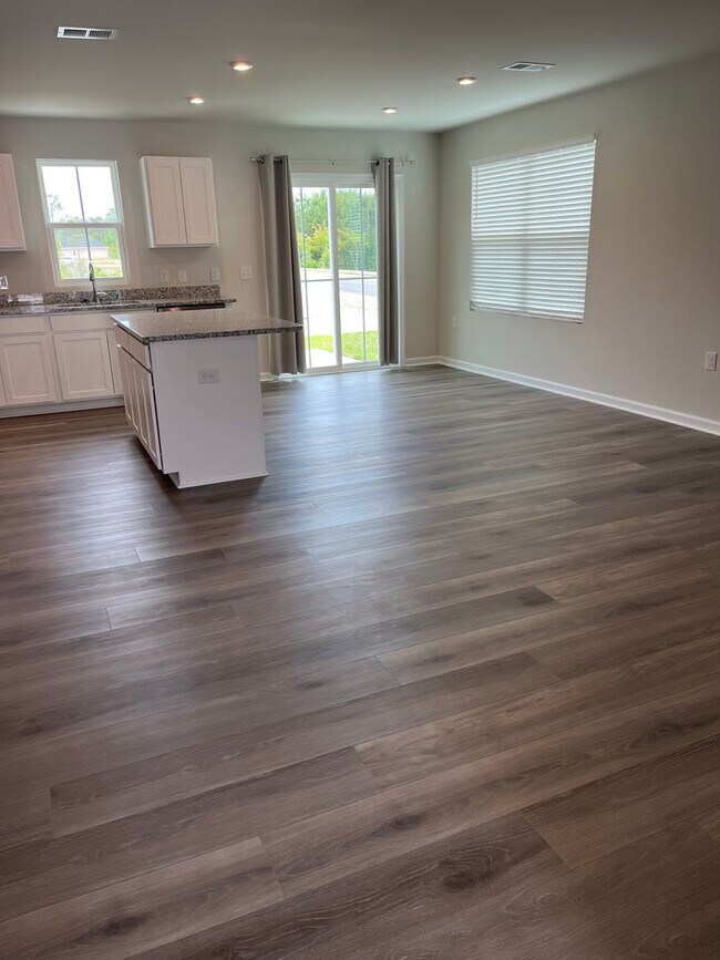 Building Photo - Brand New Townhome