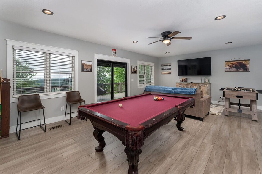 Building Photo - 49 Valley Dr