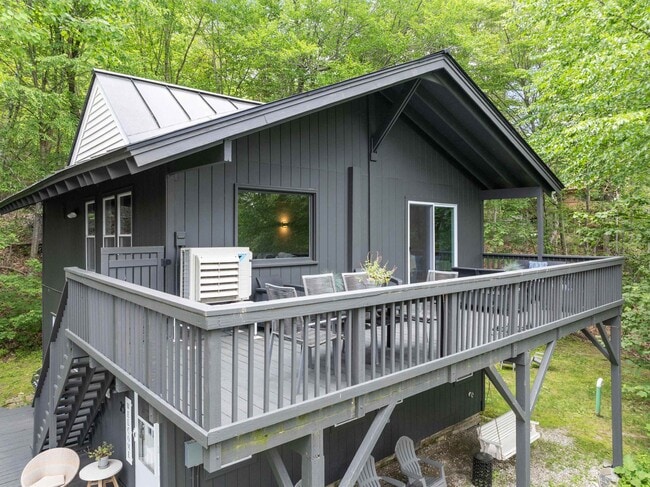 Building Photo - 25 Hilltop Dr