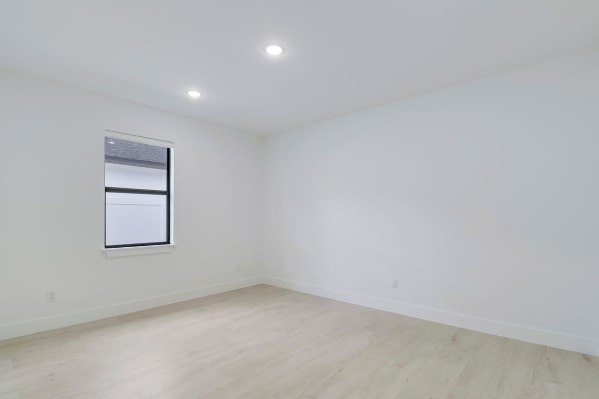Building Photo - 17780 Thelma Ave