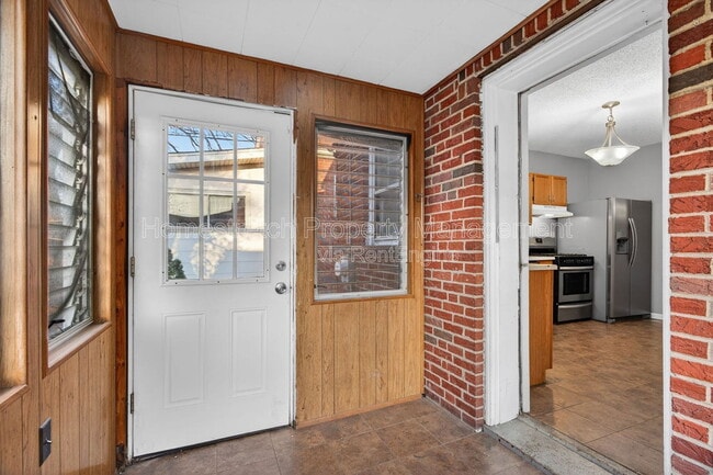 Building Photo - 3155 Hampton Ave