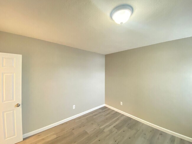 Building Photo - 7 Commercial St