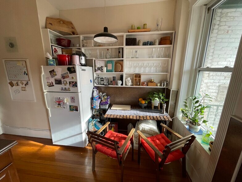 Building Photo - 1489 Beacon St