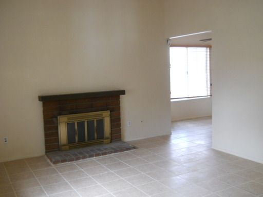 Building Photo - 12760 Sunnymeadows Dr