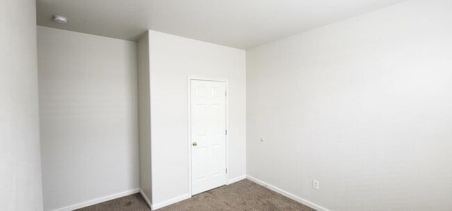 Building Photo - Single-Story 3 Bed, 2 Bath Home in Gated Double Diamond Community – Pool, Gym & 2-Car Garage