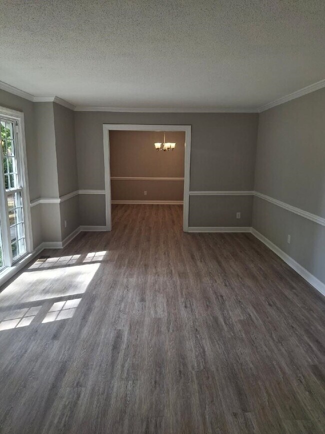 Building Photo - 3 Bedroom 2 Bath Ranch
