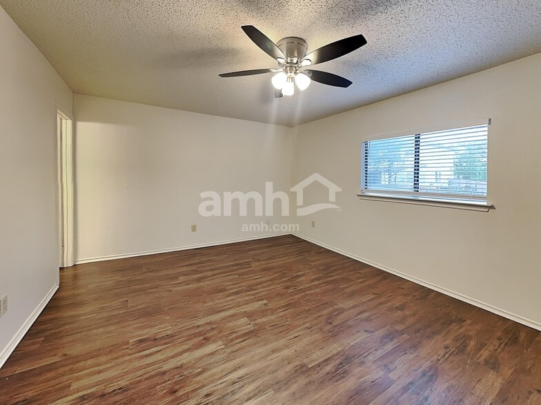 Building Photo - 9506 Arcade Ridge