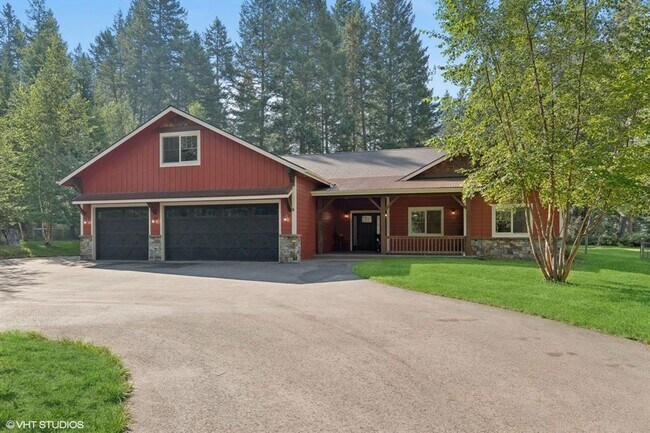 Building Photo - Stunning Columbia Falls Home w/horse pasture