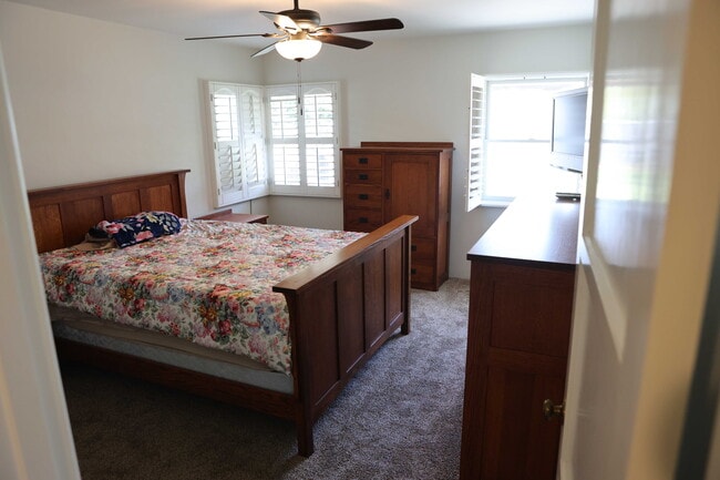 Building Photo - 185 S Myrtle Ave