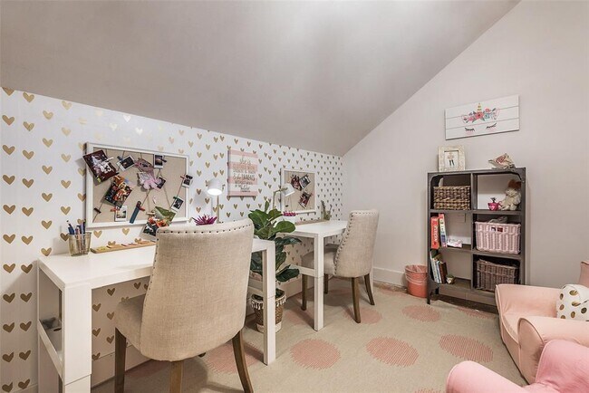 Building Photo - 127 5th St