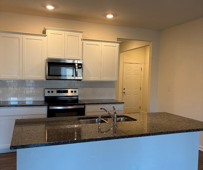 Building Photo - 2049 Tournament Dr