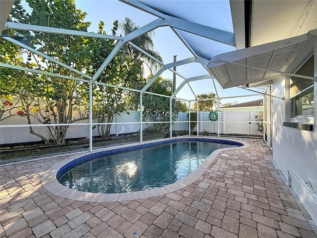 Building Photo - 2161 Edythe Dr