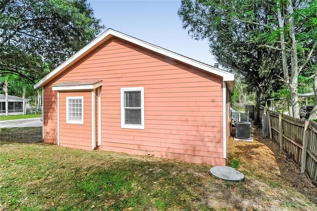 Building Photo - 8002 Maloren St
