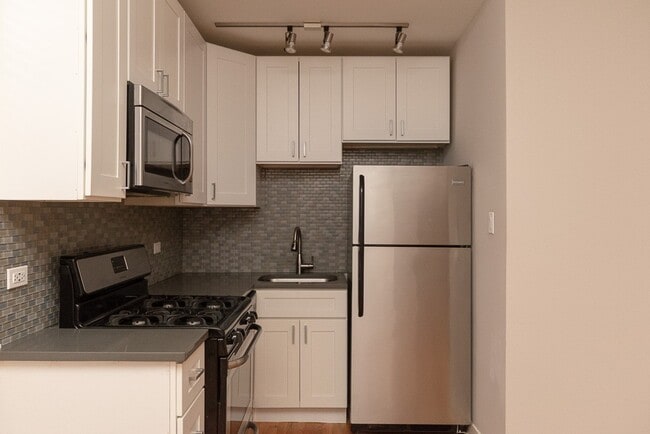 Building Photo - 2425 N Kedzie Blvd