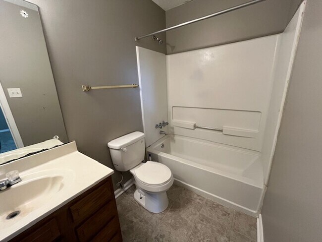 Building Photo - Renovated 3 Bedroom 2 Bath Home for Rent!!