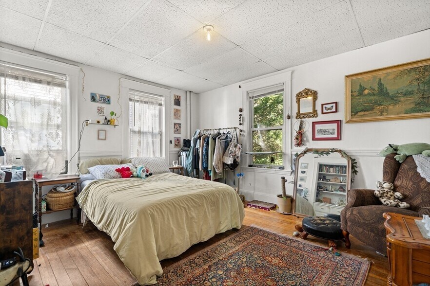Building Photo - 427 Medford St