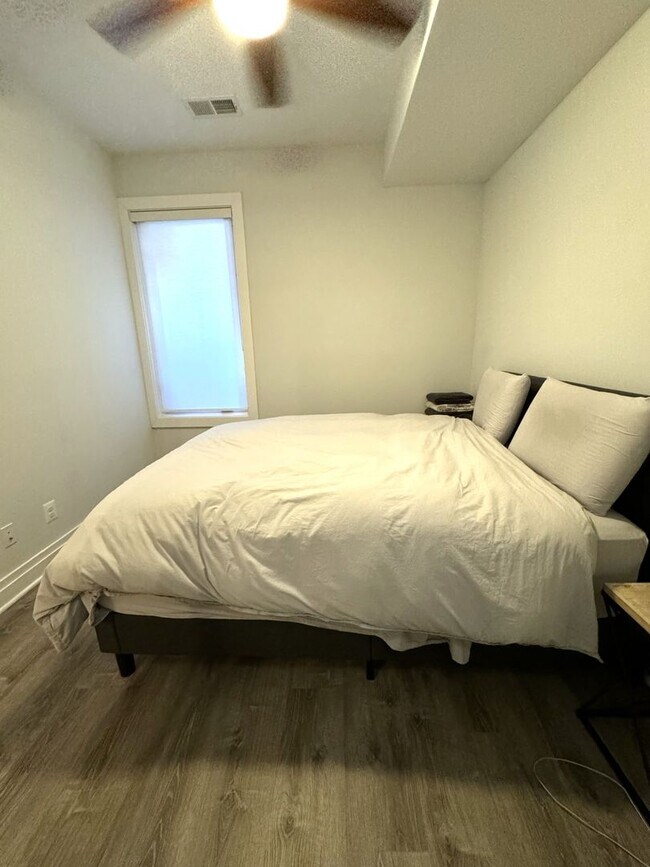 Building Photo - Centrally located 1BR/1BA Dupont Circle $2700 a month