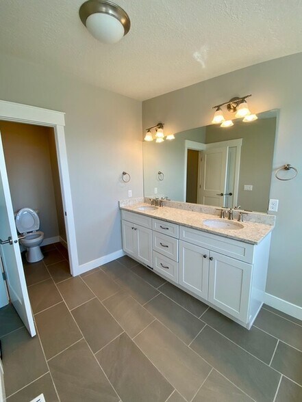 Building Photo - 10439 S Beetdigger Blvd